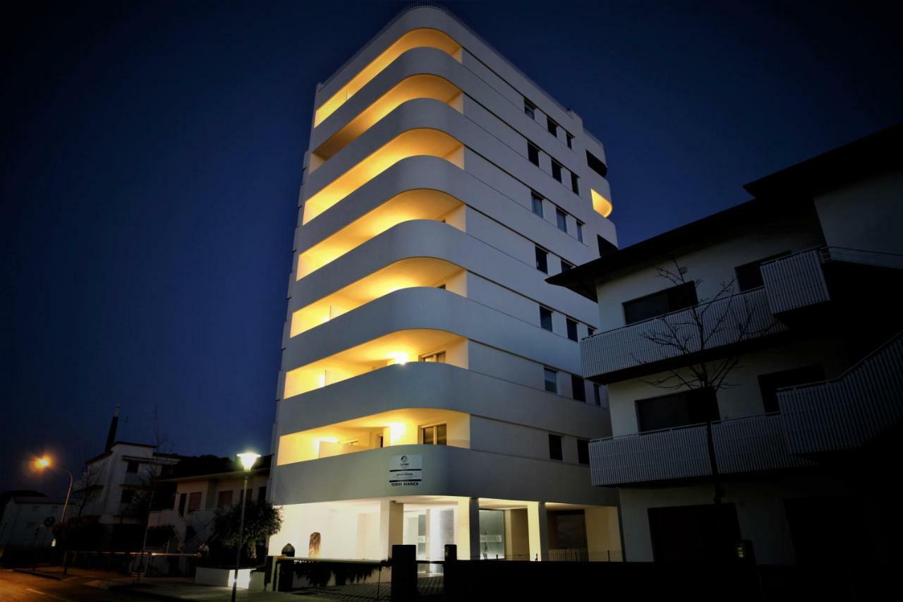 Appartamenti Torre Bianca Lignano Sabbiadoro Kültér fotó